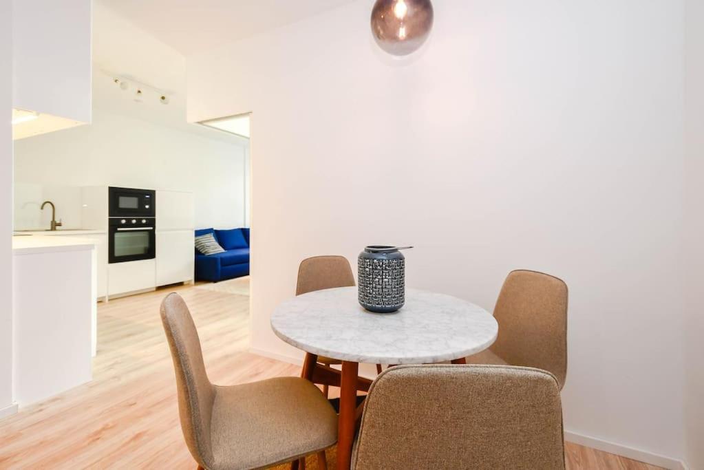 New Modern Apartment In City Center Bratislava Exteriör bild