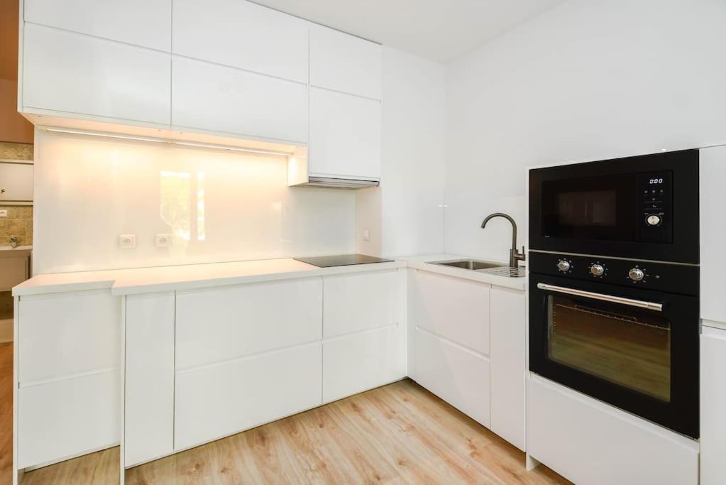 New Modern Apartment In City Center Bratislava Exteriör bild
