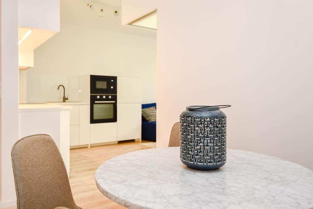 New Modern Apartment In City Center Bratislava Exteriör bild